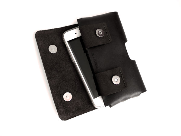 iPhone XR Holster in Black Leather with magnetic snaps